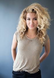 Pinterest Pastelstarbucks Pretty Blonde Hair Tori Kelly Medium Length Wavy Hair