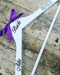 Hochzeit Aufhanger Vinyl Aufkleber Machen Sie Ihre Eigenen Hochzeit Kleiderbugel Personalisierte Vinyl Aufkleber Fur Kleiderbugel Satze Von Namen Rollen Vinyl Aufkleber Aufkleber Vinyl