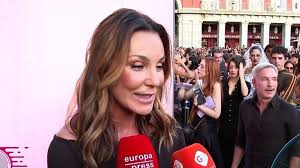 El tiempo justo: La inesperada reacción de Mar Flores al posado familiar de Terelu con su hijo Carlo Costanzia y su ex: "¿De qué cumpleaños me hablas? Video | Mediaset Infinity