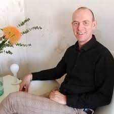 Eriksen'in yanına gittikten sonra oyuncunun nabzının. Morten Boesen Sales Manager Kanthaus Gmbh Xing