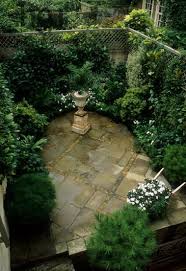 I Like The Pattern In The Pavers Small Urban Garden Small Courtyard Gardens Courtyard Gardens Design