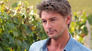 So, his parents were beside him to make his day. Roberto Farnesi Chi E La Fidanzata Dell Attore De Il Paradiso Delle Signore Bellissima Studentessa Meteoweek