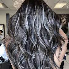 Risalta meno con un colore di . 5 Look Con Meches Per Nascondere I Capelli Grigi Rimedio Naturale