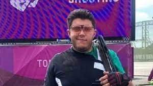 He was wanted for the murder of his girlfriend and her two children and unlawful f. Asdhvuir 3nvtm