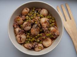 Seiches Aux Petits Pois La Cuisine Italienne Cuisine Italienne Recette Italienne Calamar Recette