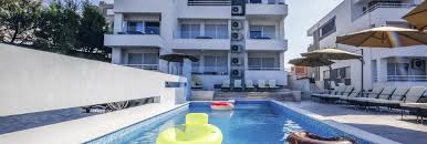 Mit dem shuttleticket kannst du beliebig viele fahrten, von verschiedenen haltestellen in novalja, in dem gebuchten zeitraum in anspruch nehmen. Premium Apartment Mit Pool Bgz 2021