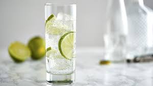 The average shot glass in the us holds about 1.5 us fluid ounces. 9 Lowest Calorie Alcoholic Drinks