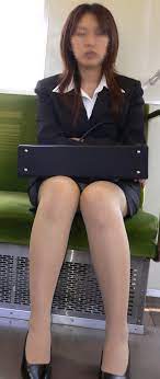 電車内OL座りパンチラとパンスト盗撮エロ画像|OLちゃんねる