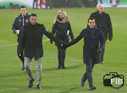 Hendrikus henk fraser is a dutch football coach and former player who coaches eredivisie side sparta rotterdam. Henk Fraser Hersteld Van Corona Acht Kilo Afgevallen En Behoorlijke Angst Gehad Feyenoord In Beeld