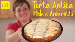 La zucca l'ho passata in forno, in modo da eliminarne l'acqua interna e accentuare il suo gusto dolce, tanto da non aver poi aggiunto zucchero al ripieno, se non una leggera spolverata in superficie. Torta Antica Di Mele E Amaretti Ricetta Facile In Diretta Youtube