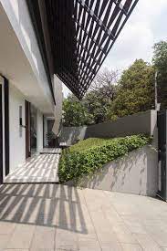 Memang, rumah dengan kategori mewah type 60 ke atas sebenarnya. 10 Inspirasi Desain Carport Rumah Minimalis Yang Elegan Arsitag