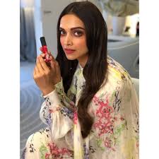 Deepika Padukone And Amber Heard At The Worth It Show And This Is A Warp For Day 1 We Were Really Deepika Padukone Style Loreal Paris Makeup Deepika Padukone