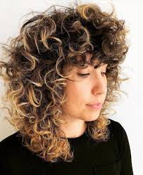 A curly fringe that has the right length and style customized to your face shape and curl type can effectively soften, frame, and balance your face. 21 Best Ways To Have Curly Hair With Bangs In 2021