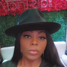 MINNIE USED AVOCADO BY CHAEYOUNG AS BACKGROUND MUSIC