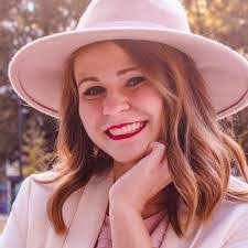 Elissa Curtis's Instagram, Twitter & Facebook