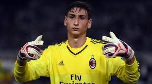Er spielt auf der position вратарь. Dzhidzhi Donnarumma Ne Mogu Pozvolit Kupit Sebe Mashinu