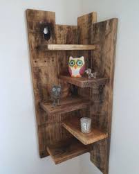 50 Graceful Pallet Furniture Ideas Mit Bildern Eckregale Rustikale Regale Regal Aus Paletten