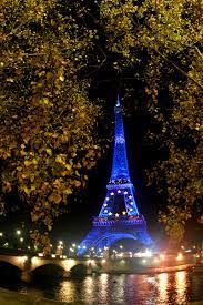 Turnul eiffel a scânteiat în mod neobișnuit, dar nu din cauza miilor de leduri cu care este împodobit. Poze Blog Imagini Cu Turnul Eiffel Noaptea