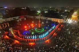 Saat ini, ada sekitar 5 hotel yang dapat kamu pesan di taman kebon rojo. Kota Blitar Wikiwand