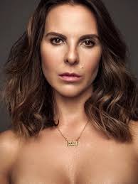 Para ti que sos fan de Kate o que te gustan los detalles y mantener tu  estilo único, puedes grabar tu nombre en esta linda cadena de oro  personalizada. 😉 ¿Qué estás