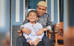 Ma dengan keahlian dalam merangkai kata yang menjadi sebuah retorika dakwah, membuat ceramah ustadz abdul somad begitu mudah dicerna dan mudah dipahami oleh berbagai. Ki5r02ulqpu5tm