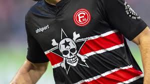 Dieses trikot des fortuna düsseldorf verfügt über das teamlogo sowie über das herstellerlogo. Trikots Der Bundesligaklubs Sind Ein Lukratives Geschaft