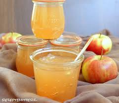 Ein Traumchen In Der Apfelsaison Werden Die Knackigen Vitaminbomben Zu Apfelsaft Apfelgelee Und Auch Apfelmus Apfel Marmelade Marmelade Apfelmarmelade