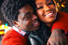 The controversy involving kodak black and young m.a began last month, when the roll in peace rapper made his affections known for the brooklyn. Kodak Black Proposes To Yung Miami In Christmas In Miami Video Hiphop Magz