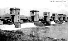 The new structure permitted the replacement of several locks and to stabilize the course of the meuse. Herstal Pont Barrage De L Ile Monsin Carte Postale Ancienne Et Vue D Hier Et Aujourd Hui Geneanet