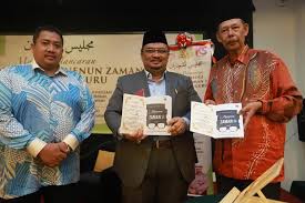 Hari rabu ari tu,persamaan dgn 2 nov 2011,sklh sya ada buat hari anugerah cemerlang. Pelajar Cemerlang Spm 2019 Diberi Insentif
