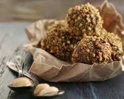 Recette De Truffes Au Chocolat Noir Aux Eclats De Pistaches Et De Noisettes Recette Truffe Recette Truffes Au Chocolat Truffes Au Chocolat Noir