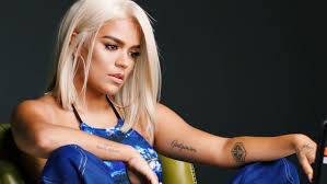 Karol g, cuyo verdadero nombre es carolina giraldo navarro, se encontraba en nueva york para comenzar una serie de 10 conciertos por estados karol g comenzó su carrera artística de pequeña. 10 Cosas Que No Sabias De Karol G Top Playlists