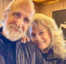 Julia Mcmichael's Instagram, Twitter & Facebook