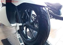 Contohnya 90/70 naik 2 step jadi 110/70. Ukuran Ban Maksimal Untuk Vario 150 Ukuran Ban Maksimal Untuk Vario 150 Upgrade Ukuran Ban Jika Vario Sebelumnya Hanya Dibekali Mesin 110cc Dan 125cc Namun Untuk Vario Terbaru Ini Dilengkapi Dengan Mesin 150cc