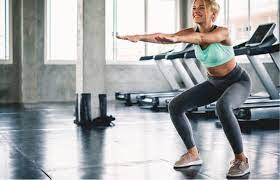Starke beine und ein knackiger hintern. Kniebeugen Ohne Gewicht Wie Effektiv Sind Squats Mit Dem Eigenen Korpergewicht Bodyweight Kettlebell Fitness