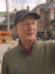 Residents mourn as century-old midtown Toronto willow tree cut down