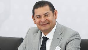 Alejandro Armenta, gobernador de Puebla, emite voto en elección judicial;  500 elementos de la policía vigilan las casillas Tras votar destacó la  importancia de este ejercicio democrático y llamó a los poblanos