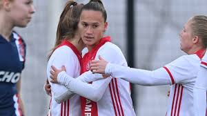 Het team van de amsterdammers versloeg vrijdagavond op de. Ajax Vrouwen Na Zege Als Koploper Winterstop In Psv Blijft In Het Spoor Nos