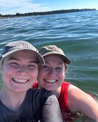 To the parents, profs, and friends who got me through, tonight's glasses  were raised to you! 🥂🎓 #classof2023 #samctheatre