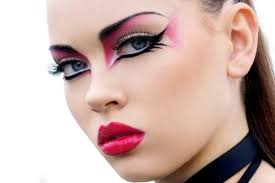 Resultado de imagen para maquillaje exagerado