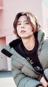 The angled cut of his bangs gives this signature haircut a the flicked ends of the hairstyle open up the actors handsome face so that it stands out all the more. 900 Park Bo Gum ë°•ë³´ê²€ Ideas Bo Gum Korean Actors Actors