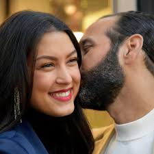 For more information and source, see on this link : Rebecca Mir Spricht Uber Anfeindungen Wegen Ihrer Schwangerschaft Stern De