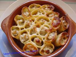Richiudete i calamari con lo stuzzicadenti e disponeteli in una teglia da forno. Paccheri Ripieni Di Zucchine Ricotta E Macinato Vorrei Diventare Una Brava Cuoca