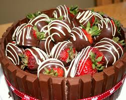 Birthday Cake With Chocolate Covered Strawberries On Top Let S Celebrate The Hopeful End Of This Heat Wave By Turning On The Oven A Chocolate Covered Strawberry Cake Chocolate Covered Strawberries Chocolate Covered