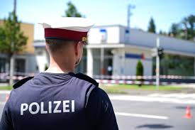 Ein mit einer pistole bewaffneter maskierter hat freitagvormittag am linzer froschberg eine bank überfallen. Eilmeldung Update Bankuberfall In Der Unionstrasse Zweiter Tater Festgenommen Linz