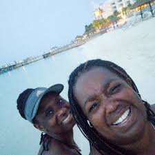 Elle Kirk (@msmoniekirk) • Instagram photos and videos