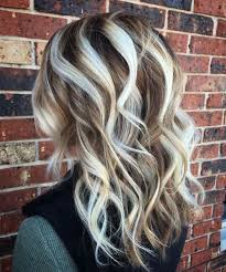 Perfect Medium Wavy Hairstyles With Platinum Blonde Highlights 2019 To Blow People S Minds Trendy Hairstyles Icy Blonde Hair Wavy Hairstyles Medium Balayage Hair