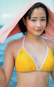 廣瀨鈴推出最新寫真集《17歲的小鈴》！穿上比基尼性感大解放-美女-GQ瀟灑男人網| GQ Taiwan