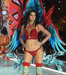 Kendall jenner celebrates her birthday with a victoria's secret fashion show spot. Is This Why Kendall Jenner Hasn T Posted About The Victoria S Secret Fashion Show Glamour