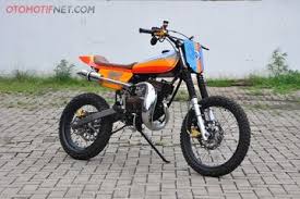 Saat ini, anda bisa melihat berbagai modifikasi yang sangat menarik dan bagus pada motor rx king tersebut. Yamaha Rx S Sasis Dipangkas Daleman Mesin Rx King Jadi Tracker Centil Gridoto Com